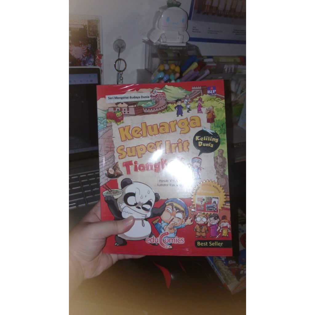 Komik Keluarga Super Irit Tiongkok, Inggris Original (preloved)