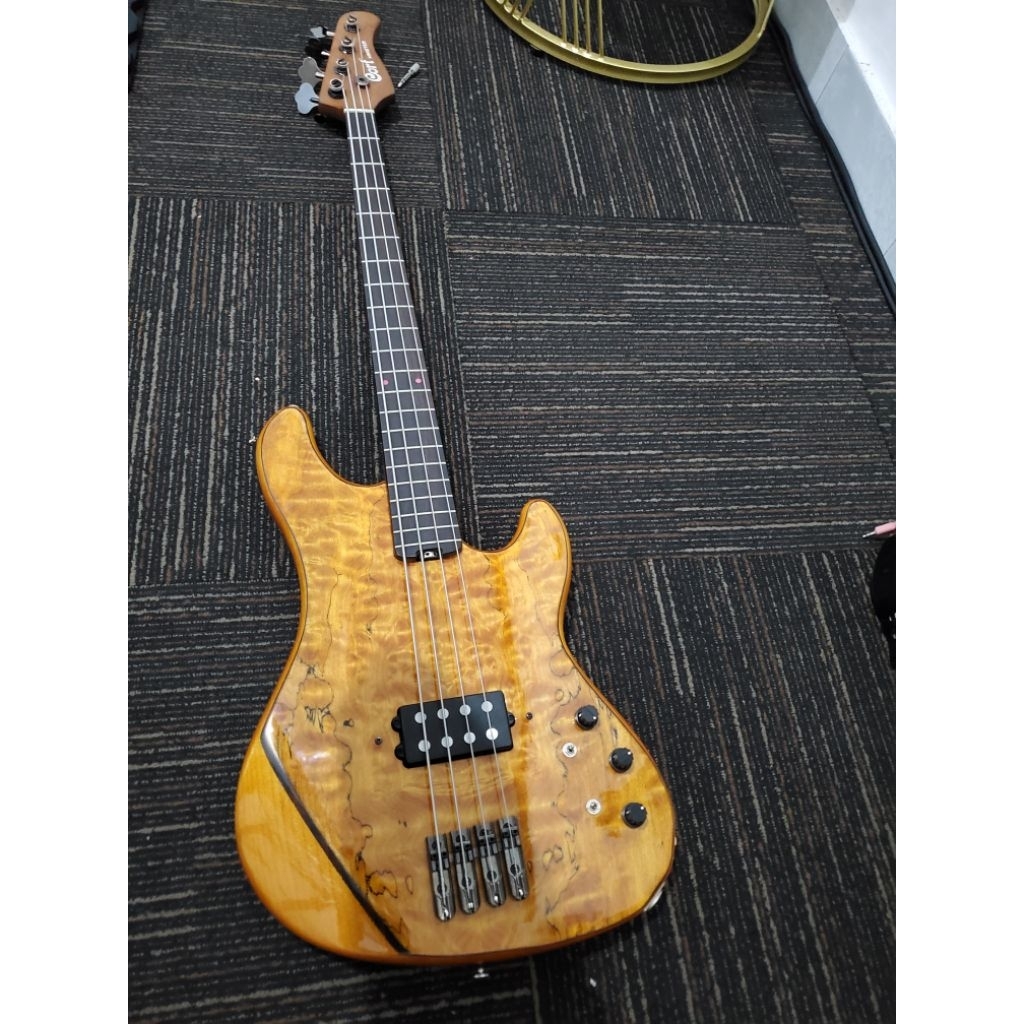 bass cort myster Thomas Ramdhan