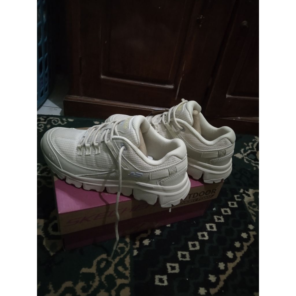 New PL Skechers Summits At Women