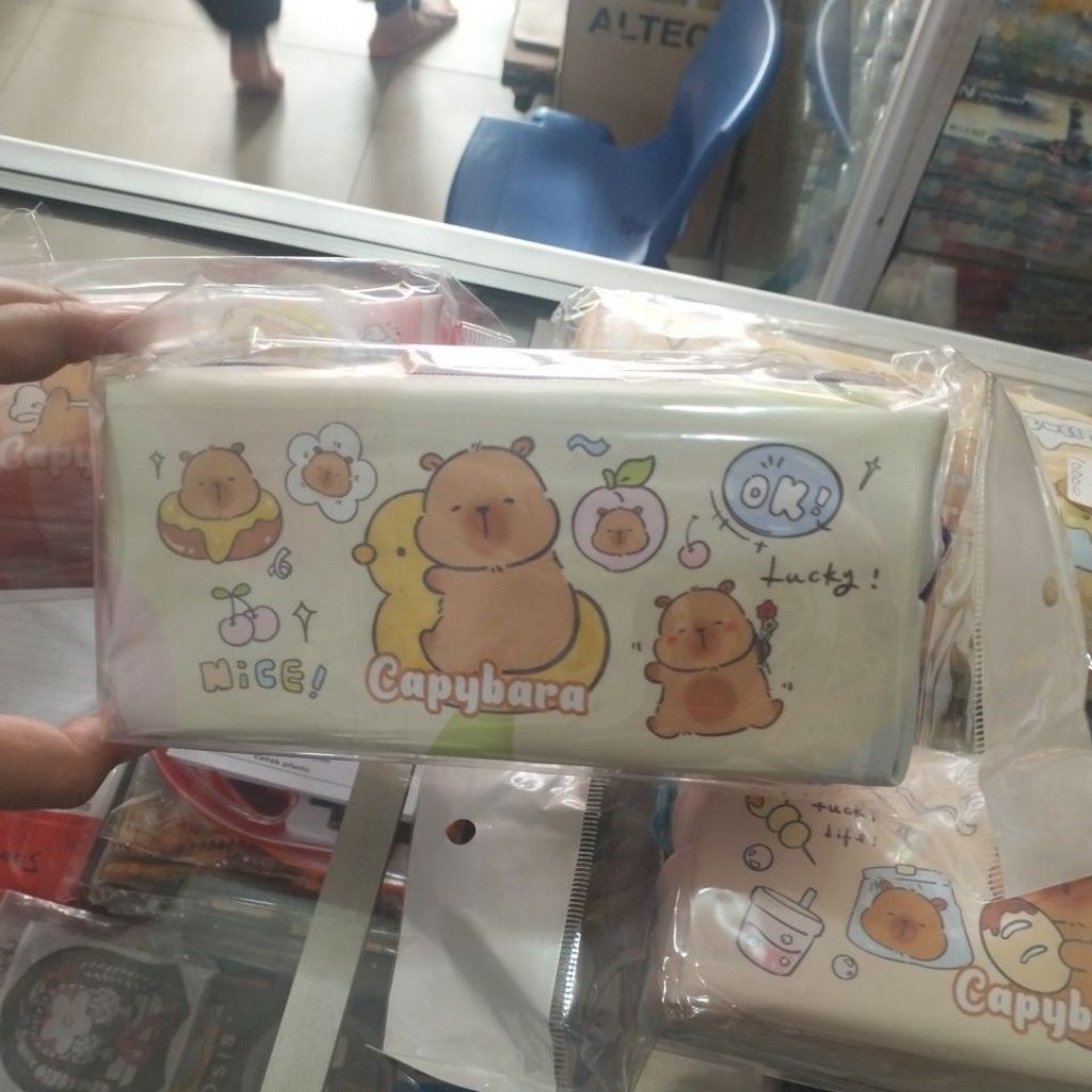 

Kotak Pensil Capybara