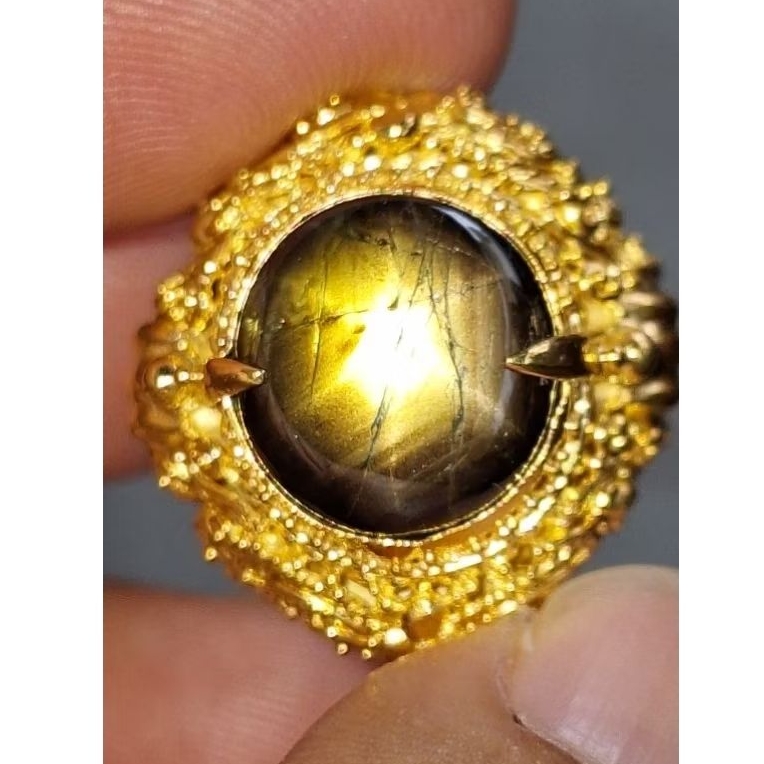 Golden star sapphire / Bangsing wulung