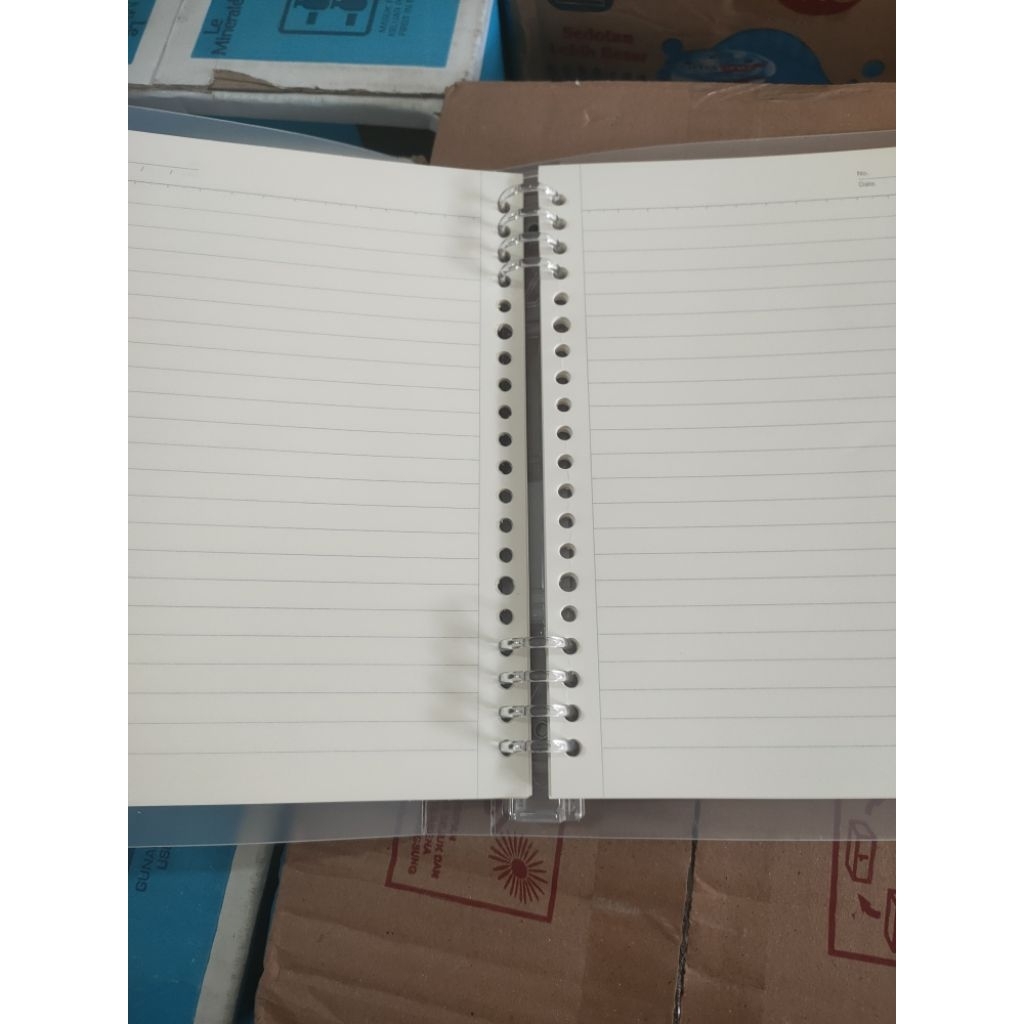 

Binder A5 isi kertas 50 lembar merk wengu,binder catatan kuliah