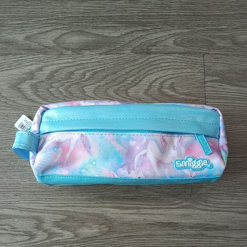 

Tempat Pensil Smiggle Essential Unicorn