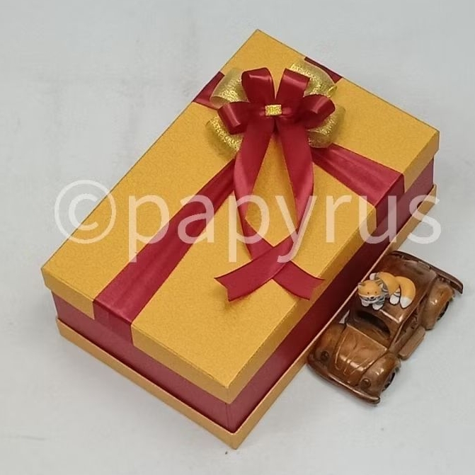 

PAPYRUS Sandwich 17,5x27,5 Tinggi 10cm Kotak Kado Gift Box Hardbox Hampers Hadiah V1