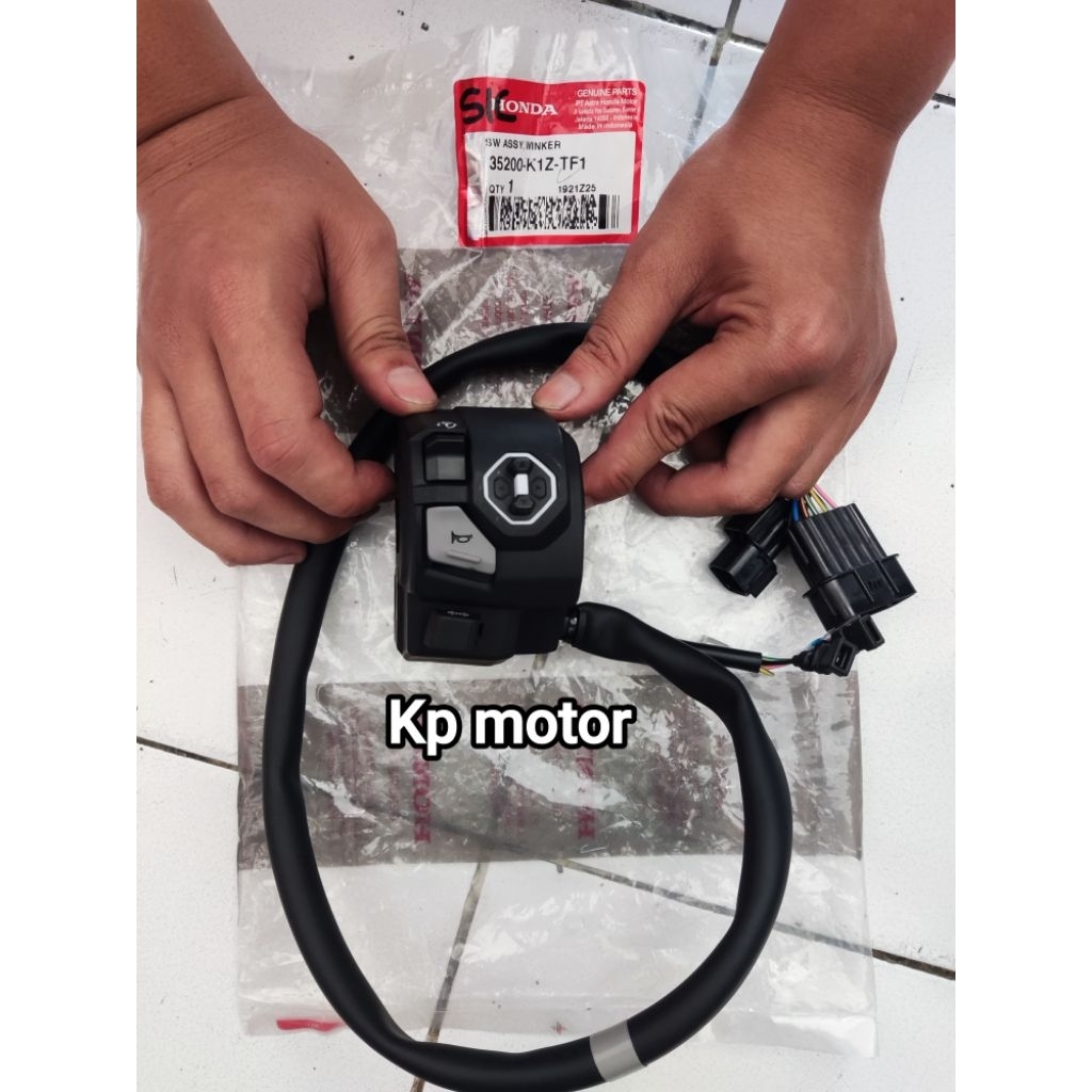 Holder kiri left holder pcx 160 roadsync original