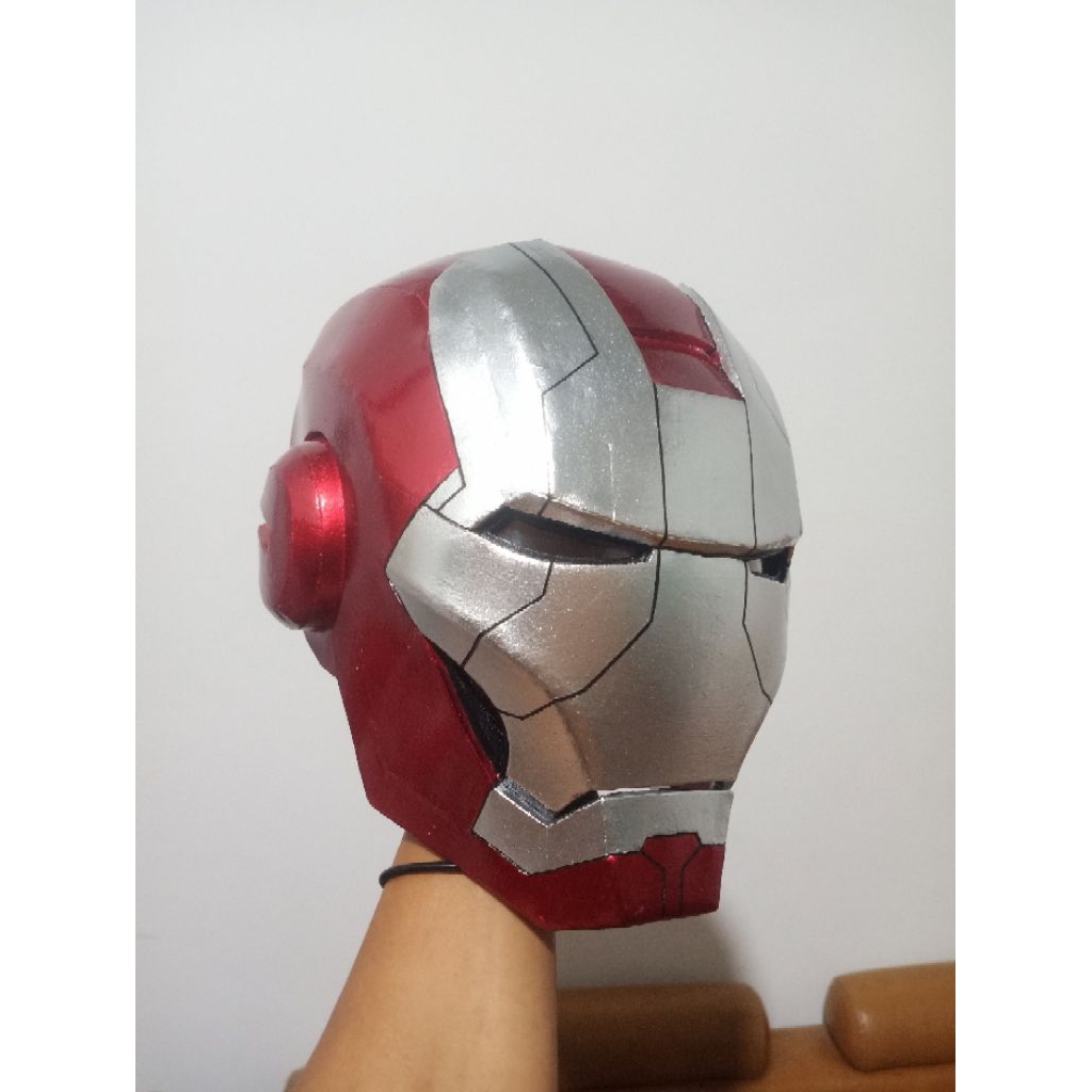 helm iron man skala 1:1