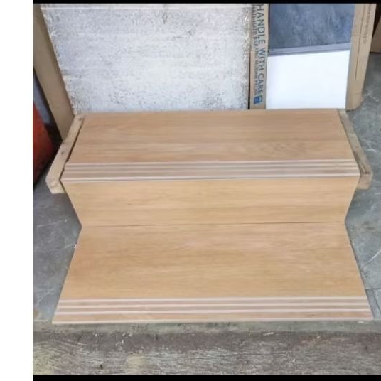 granit tangga motif urat kayu 30×80 20×80  1set anak tangga