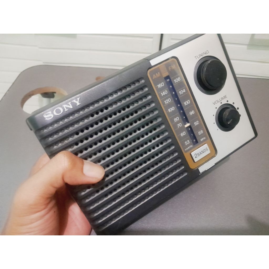 Radio sony icf F-10 [minus suara tidak bisa dikecilkan)
