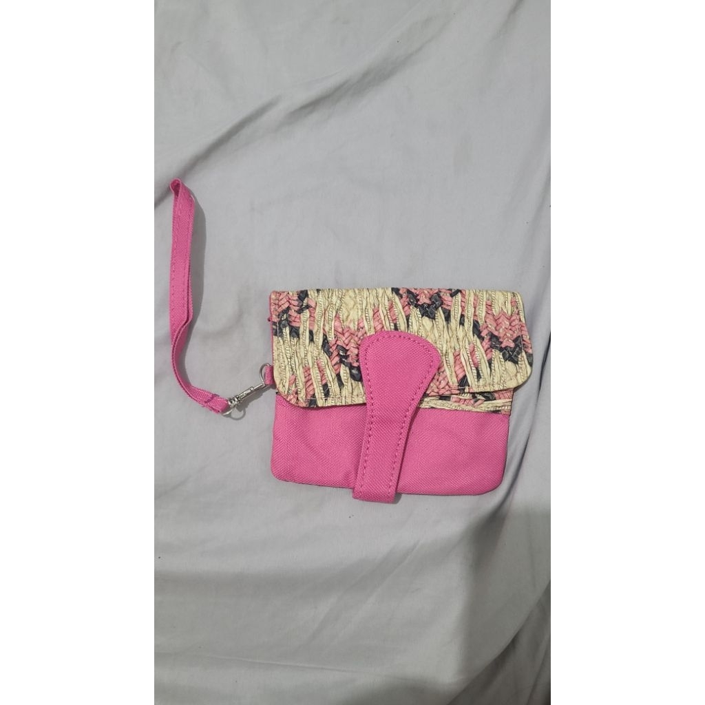 Pouch Serbaguna Dompet Kartu Koin Magenta Anyaman Sophie Paris Flap Magnet Multipurpose