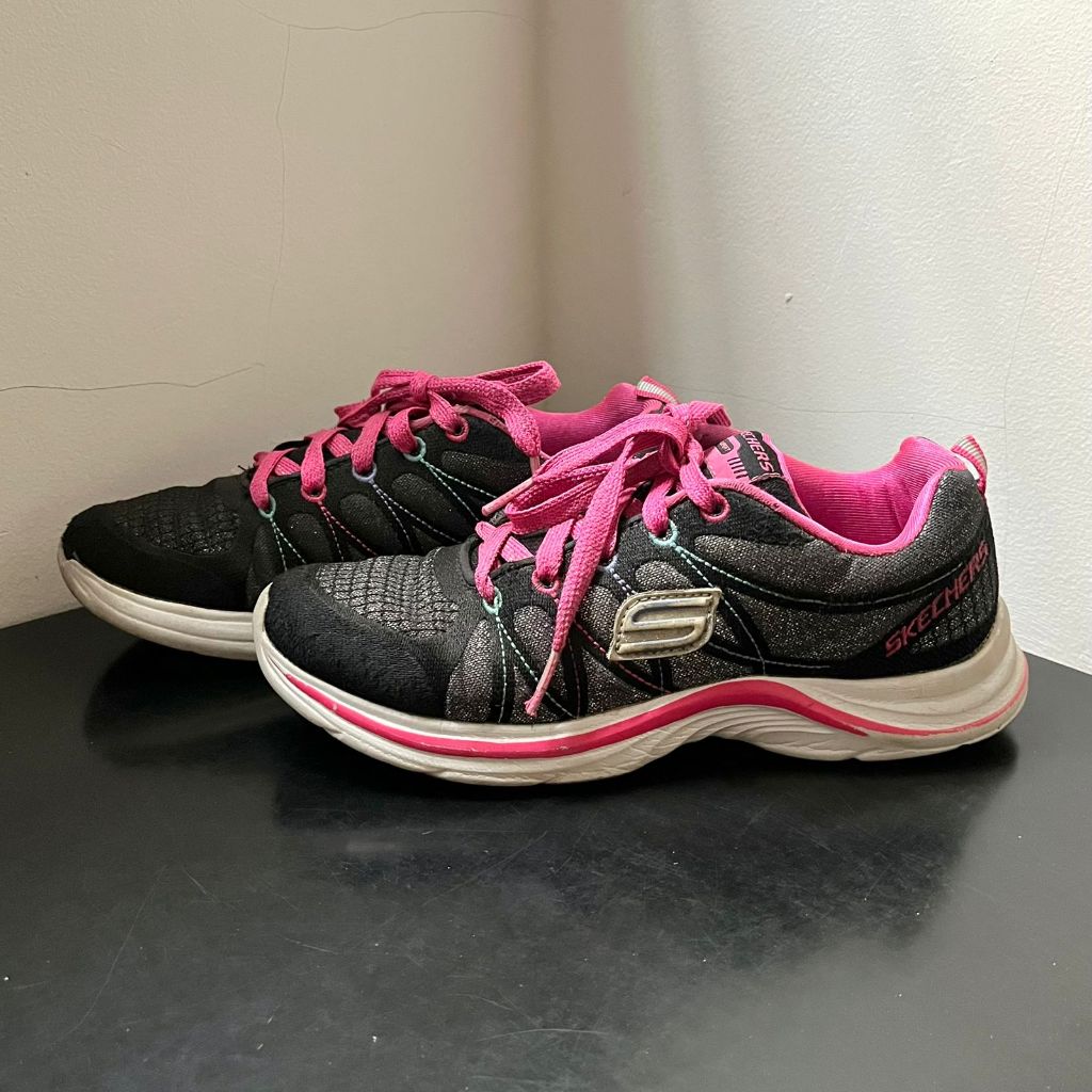 PRELOVED SKECHERS Lightweight Shimmer Beams Sporty Glow Girls Shoes