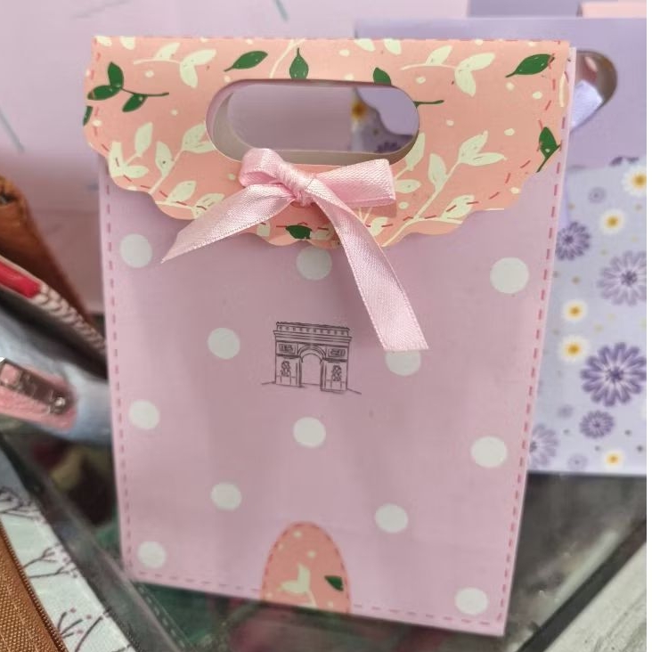 

paperbag souvenir kado..tas kertas untuk kado dan souvenir