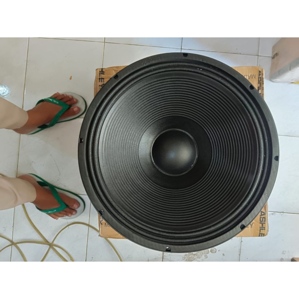 Speaker 18" Ashley 18V400 original VC 4 inch 2000 watt