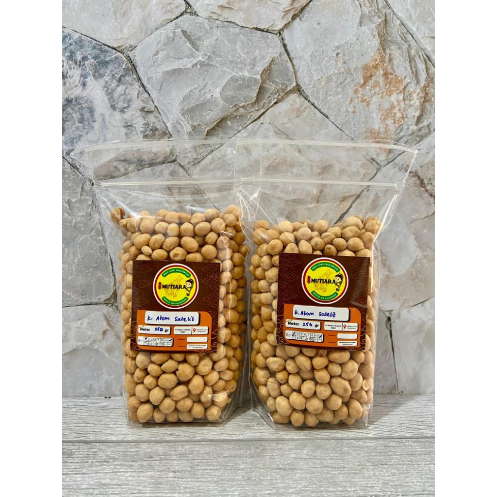 

Kacang Atom