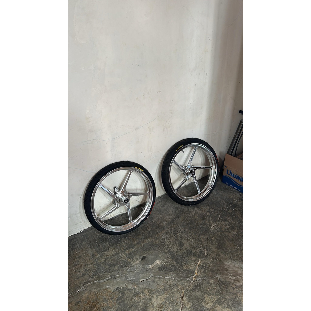 vnd ak 55 bekas baru set ban maxxis