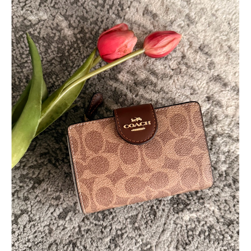 coach medium wallet