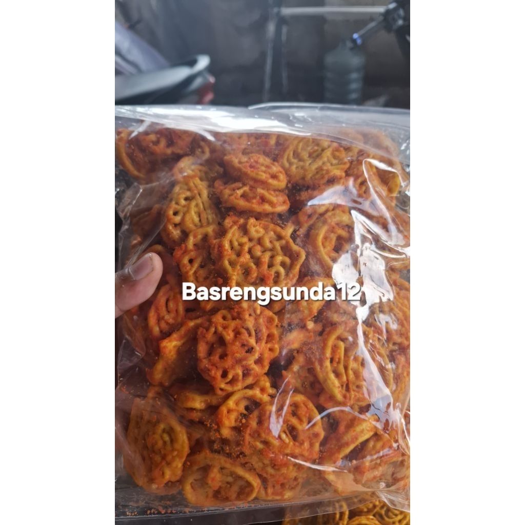

Seblak kerupuk mie pedas daun jeruk / pukmie original daun jeruk Kemasan 1kg