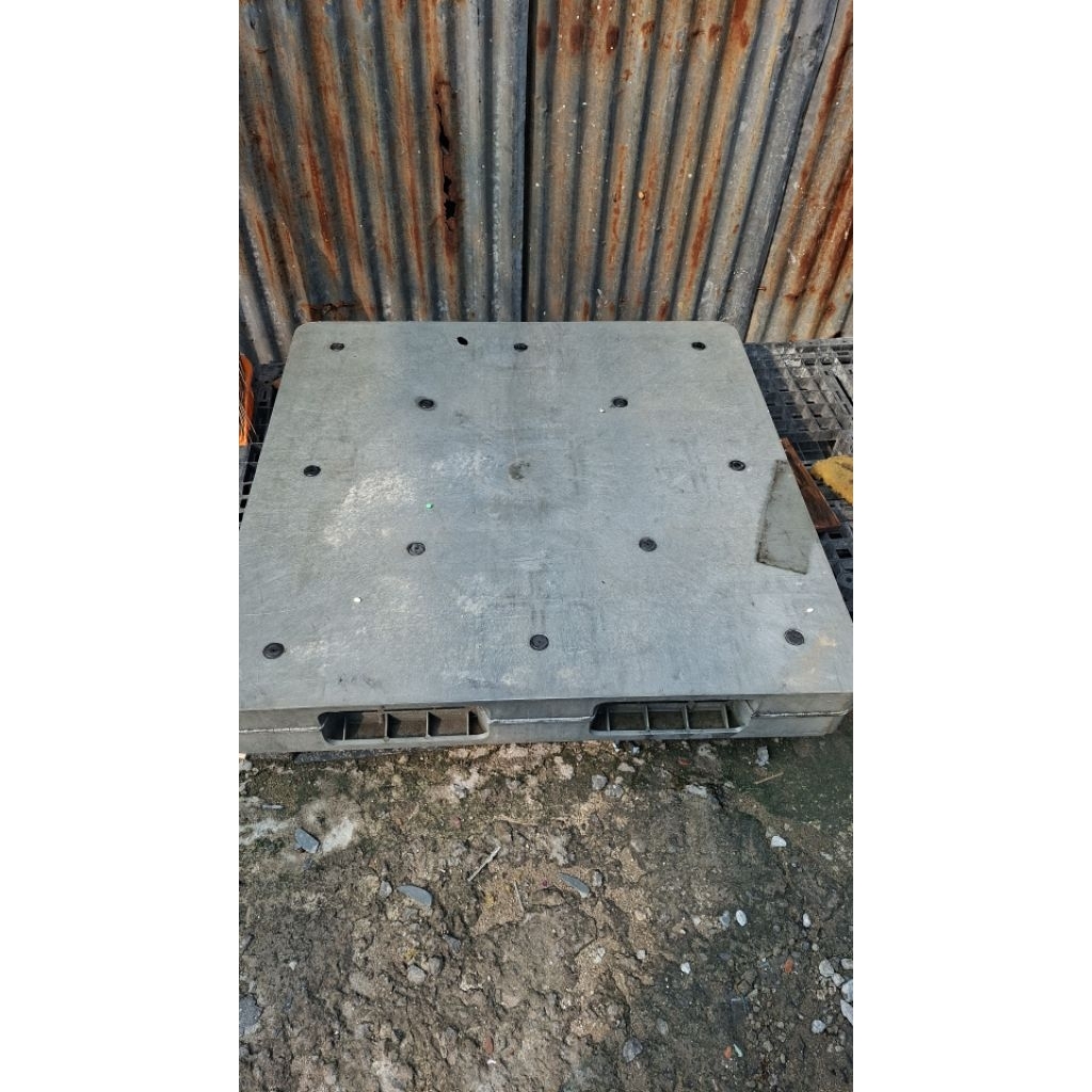 

pallet plastik 110"110"15 dabel dek