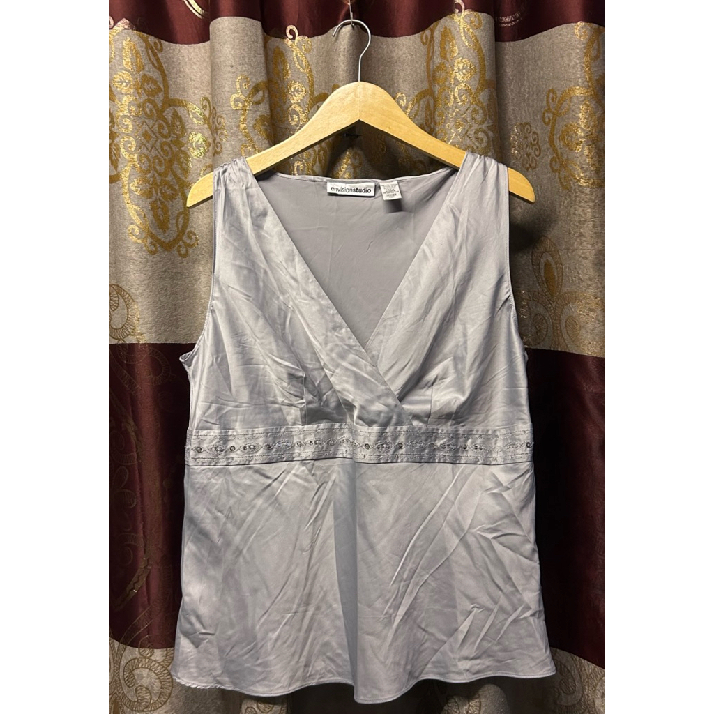 Brand Envisionstudio fulltag - preloved top satin sliver v-neck | baju wanita model resleting sampin