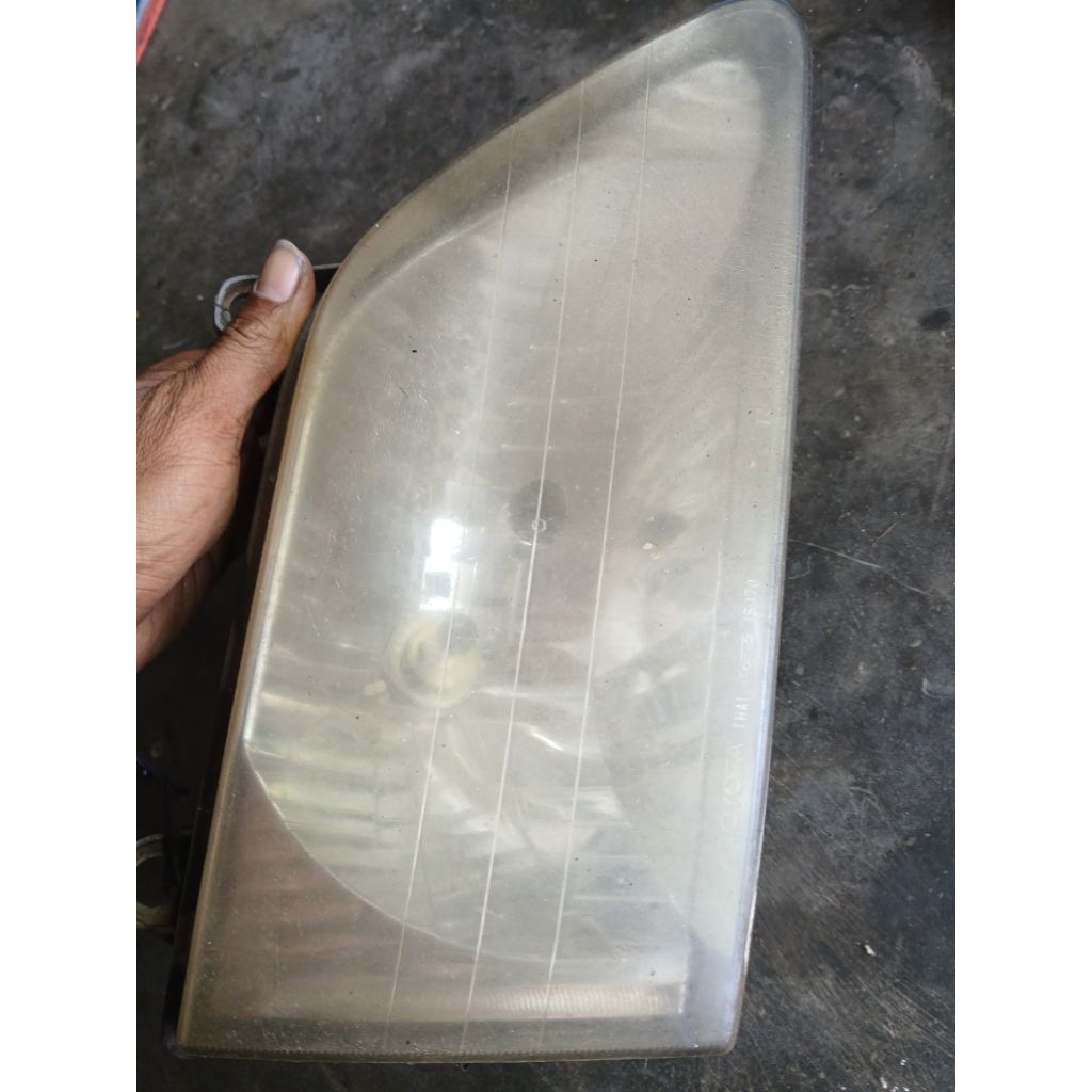 Headlamp kanan Toyota Soluna