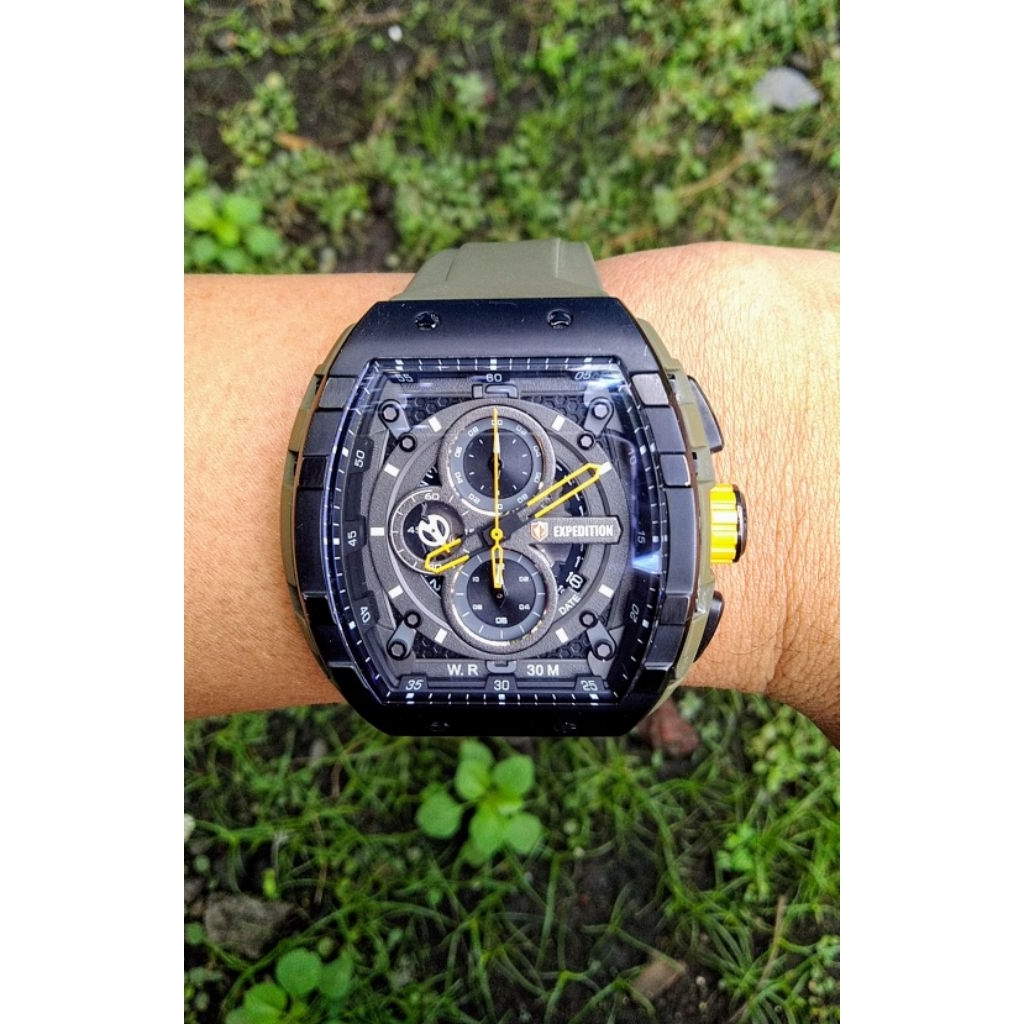 Expedition E 6782 M hijau army