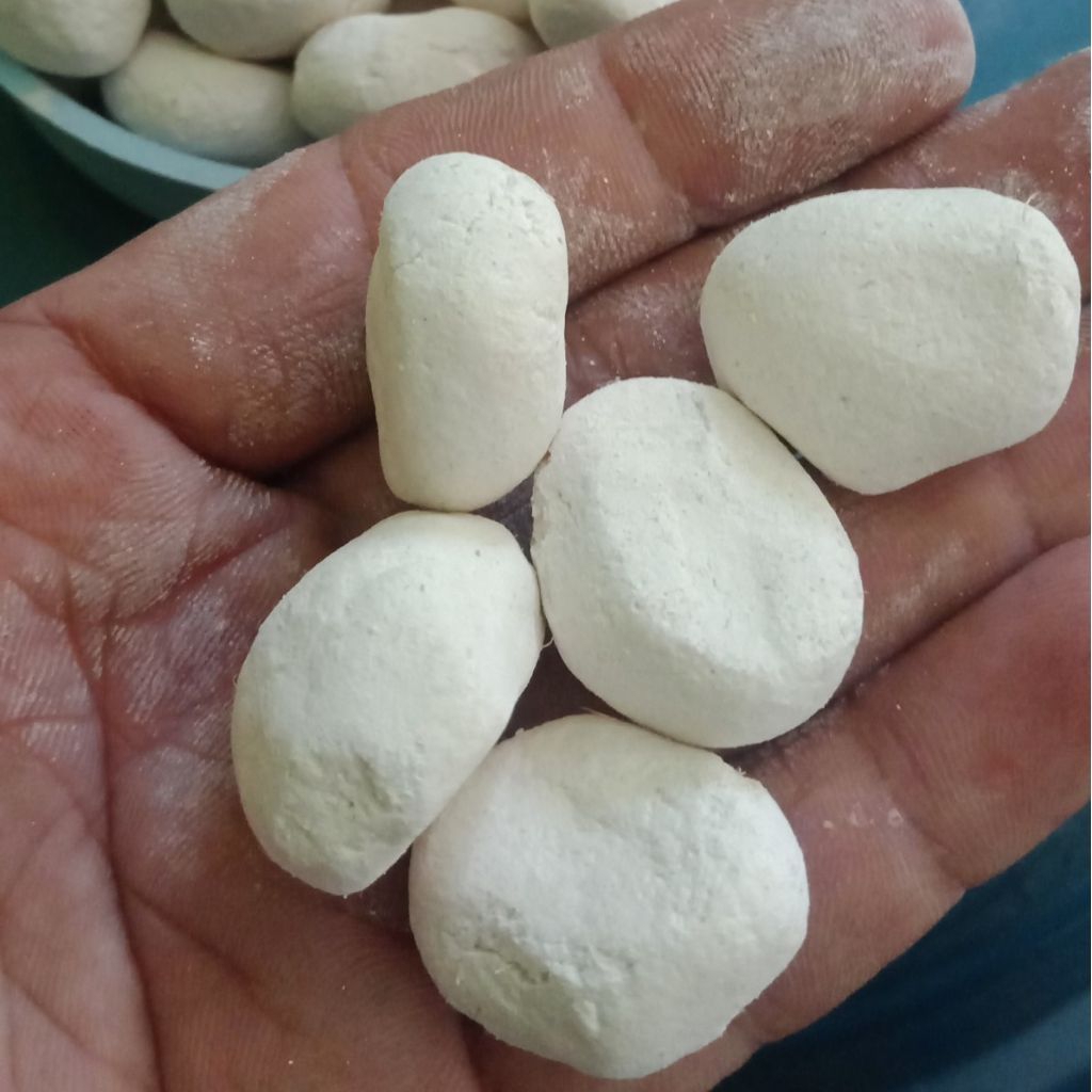 

RAGI UNTUK TAPE SINGKONG ATAU TAPE KETAN HITAM.ragi permentasi.Ragi manis