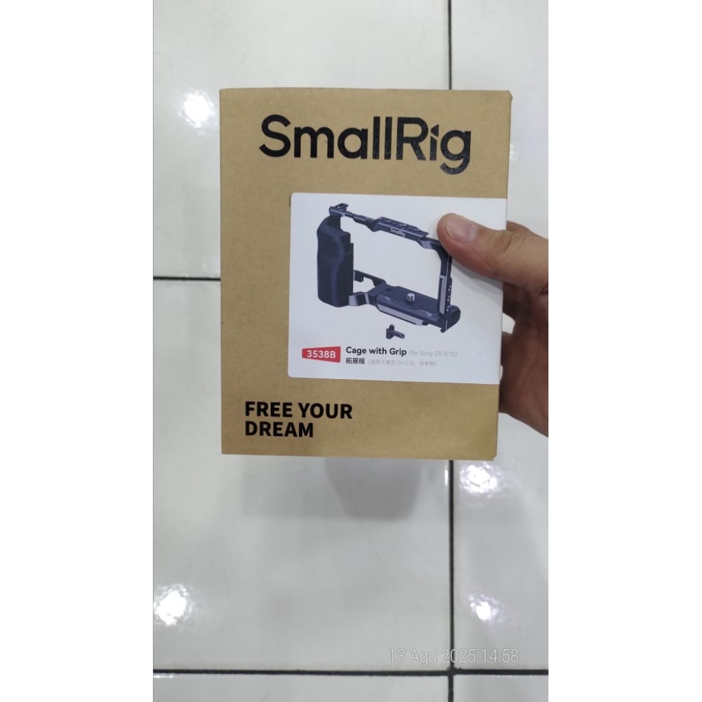 Smallrig Cage With Hand Grip For Sony ZV-E10 New
