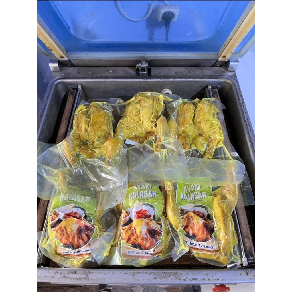 

AYAM KALASAN UTUH BERBUMBU 1EKOR FROZEN