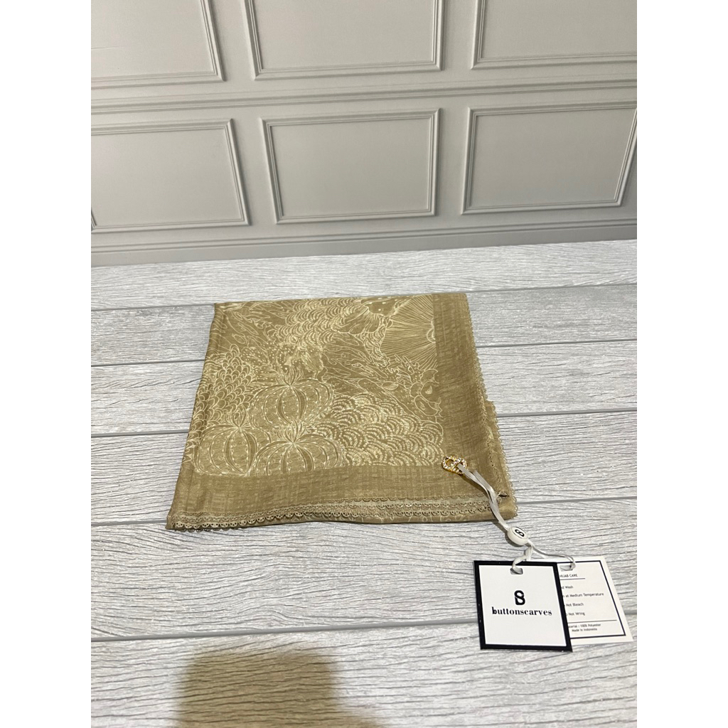 Bora bora palm buttonscarves