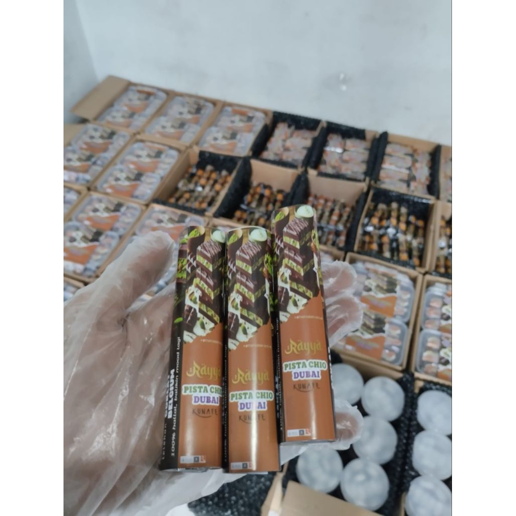 

isi 10 pcs coklat dubai pistacio kunafa berat 35gram BY RAYYA / cokelat dubay isian kunafa asli / coklat dubai viral /makanan viral / coklat viral