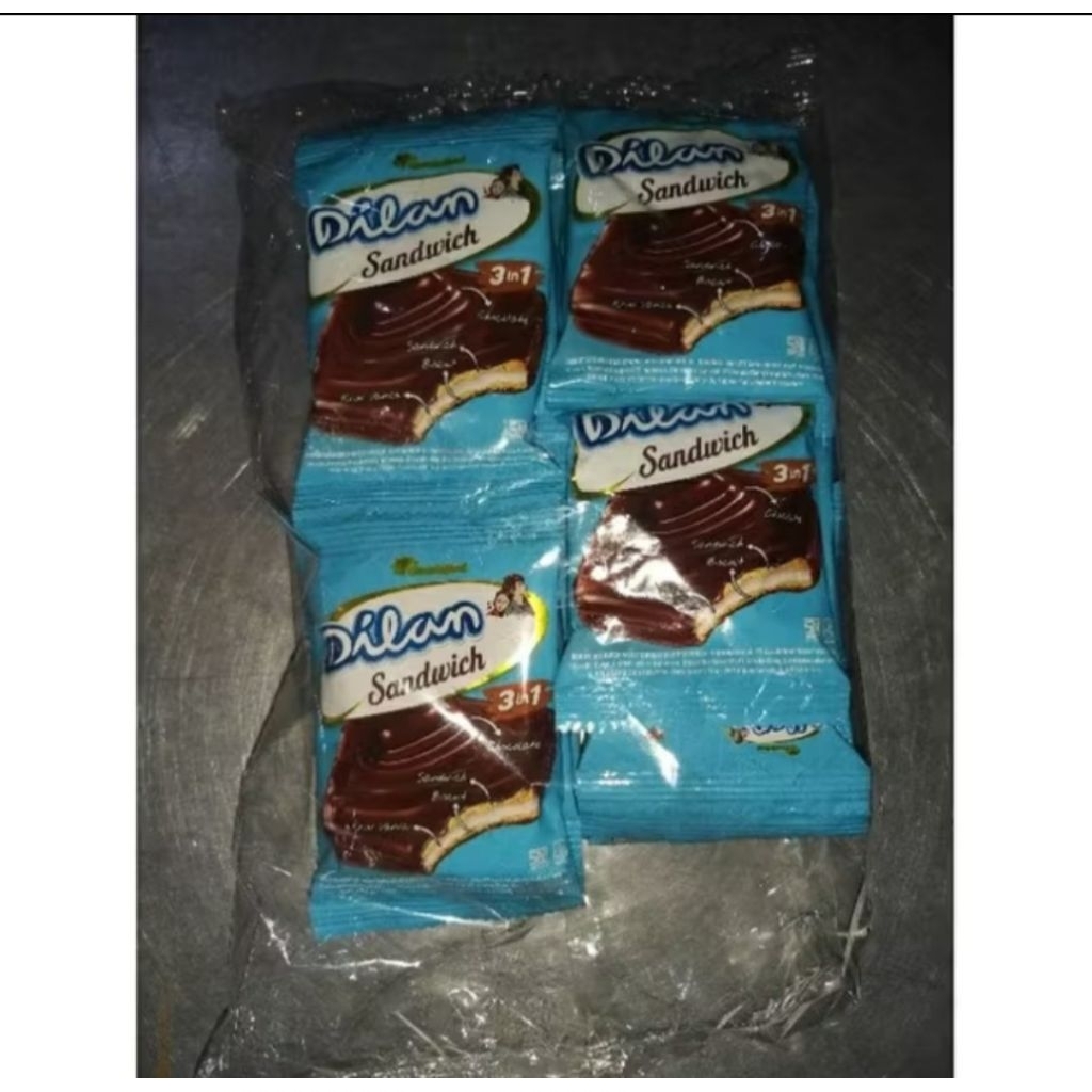 

Dilan choco sandwich 15 gram dus / Dilan sandwich 15 gram 1 dus isi 8 pack