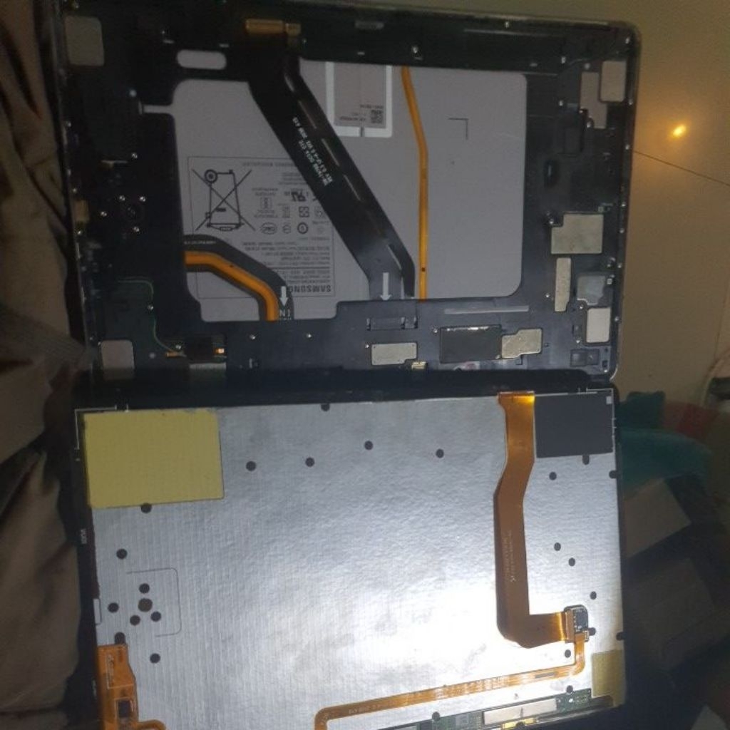 Samsung tab s7+ Plus. Minus LCD