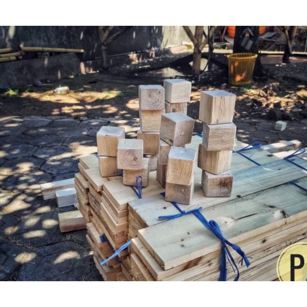 Kayu sengon bentuk kotak kubus