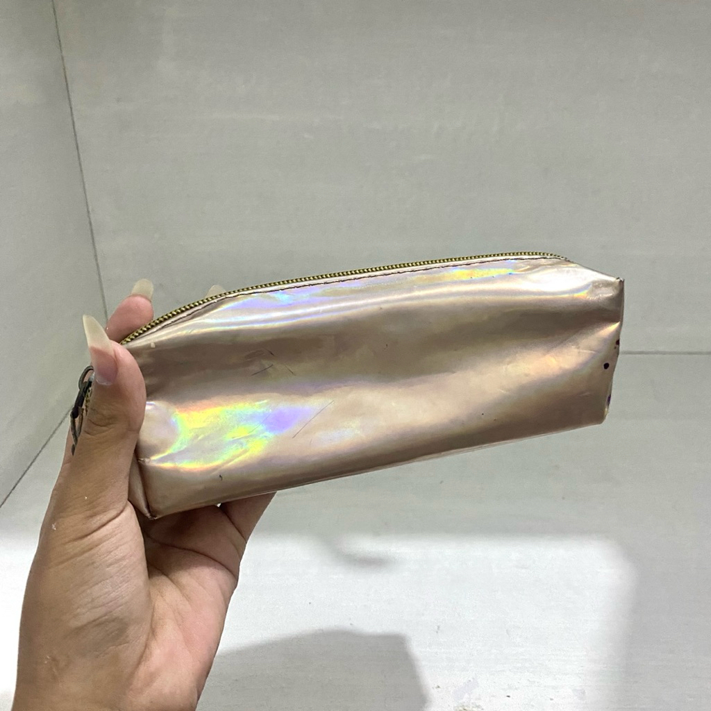 

kotak pensil hologram