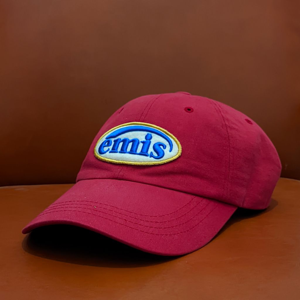 Topi Emis merah
