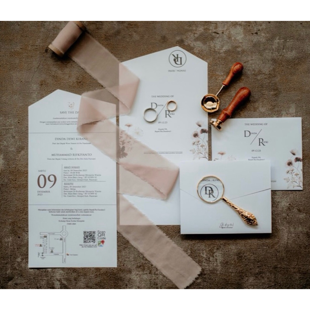 

Undangan Amplop Lipat Bunga Maroon/Blue