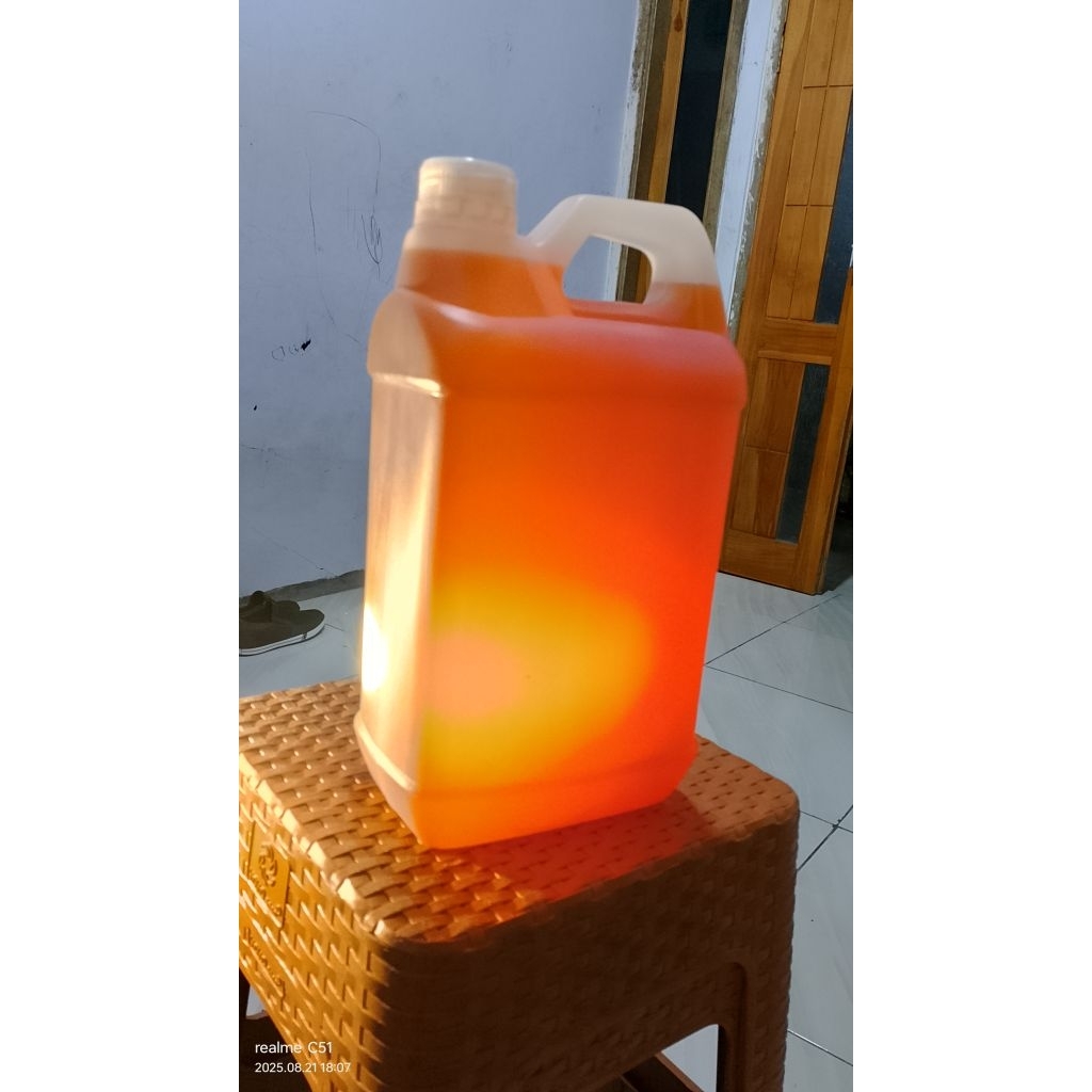 

minyak jelantah masih bagus layak pakai. bisa ecer per liter