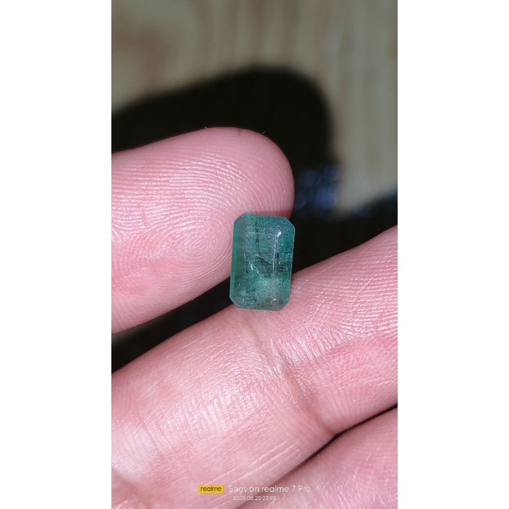 Natural batu jambrut 1.40cts