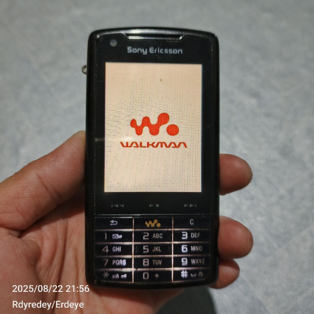 Hp Jadul Bahan Sony Ericsson W960i (Hitam)