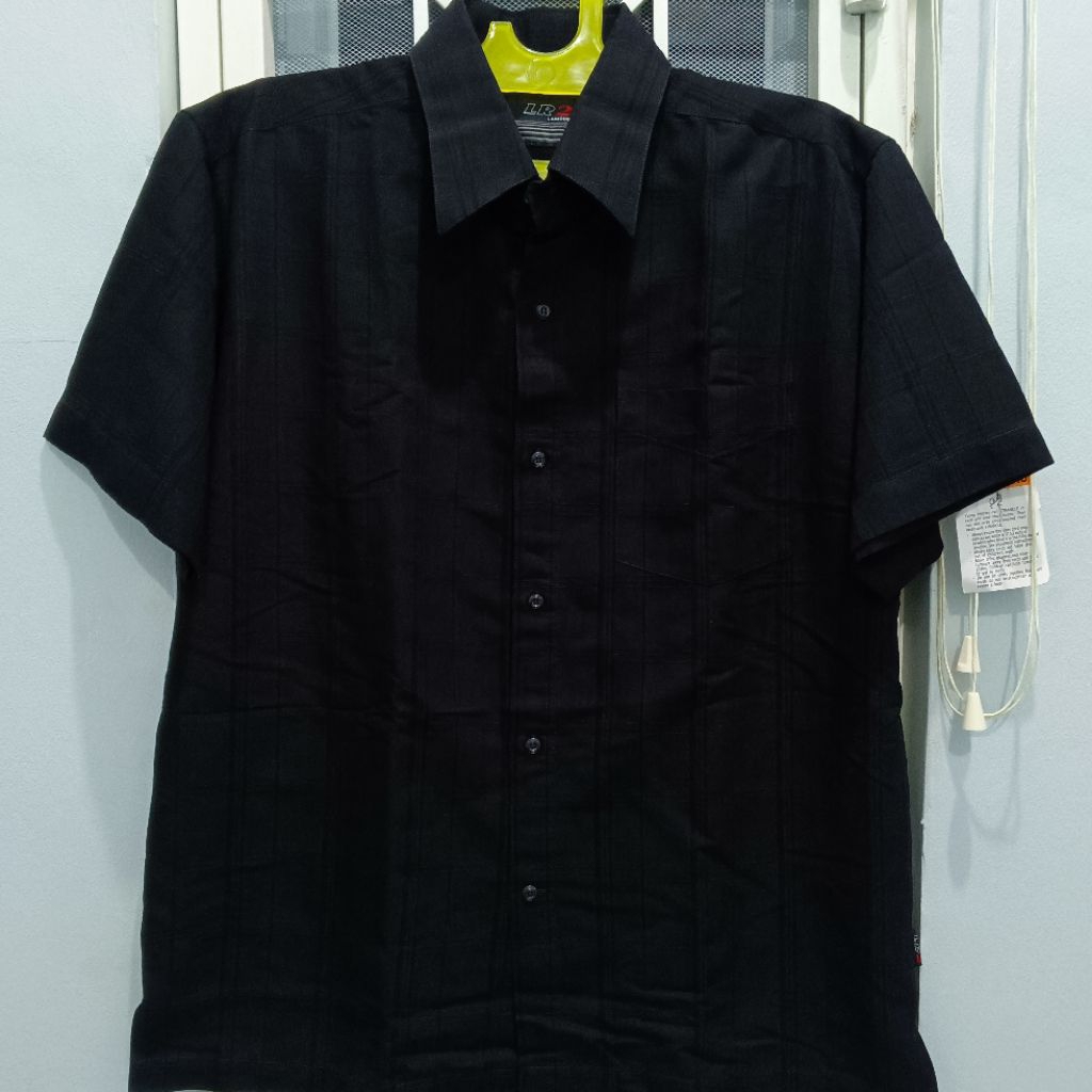 LR2 Lamode Kemeja Pria Uk L LD 55cm