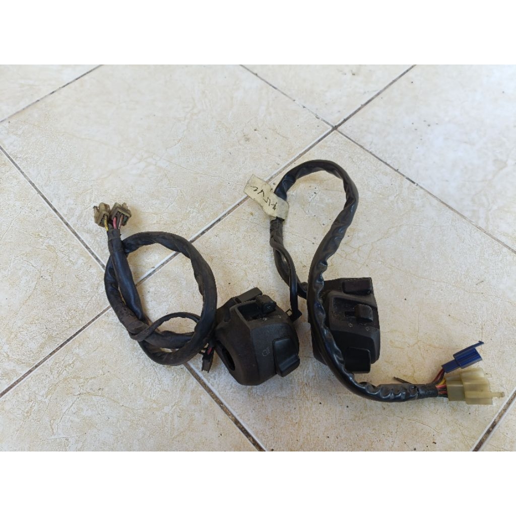 Holder saklar kiri R15V2 original