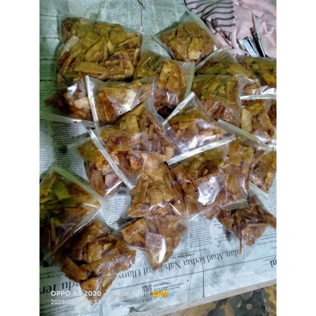 

Mangkleng (kripik singkong pedas manis )