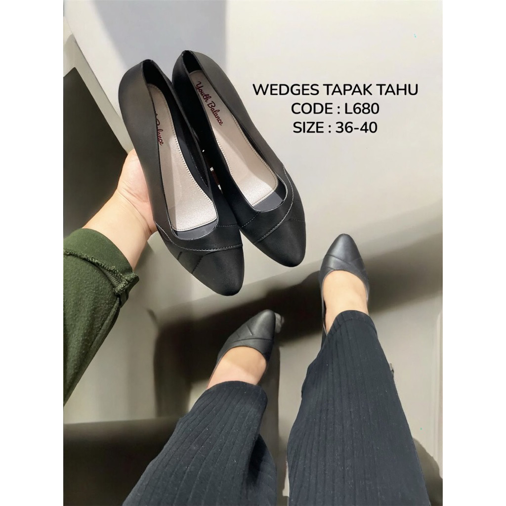 Gjaz L680 Sepatu Pansus Wanita Karet Jelly Dove Hak 4,5 Cm Only Black