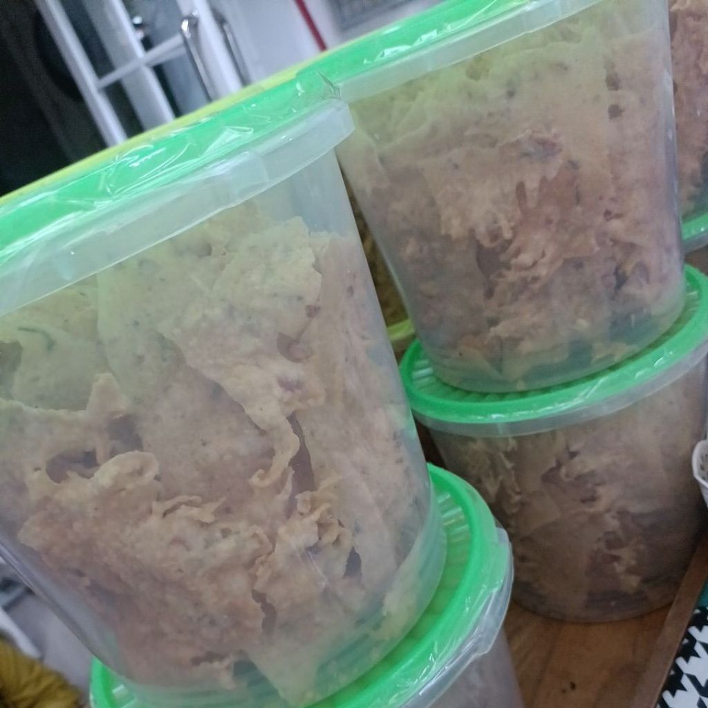 

peyek siap makan satu toples besar