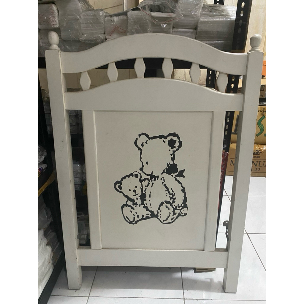 BEKAS RANJANG BAYI ANAK  DENGAN PENGAMAN PAGAR