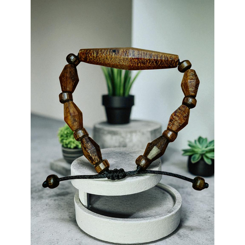 Lilis Lamiang, Gelang, Batu,Variasi