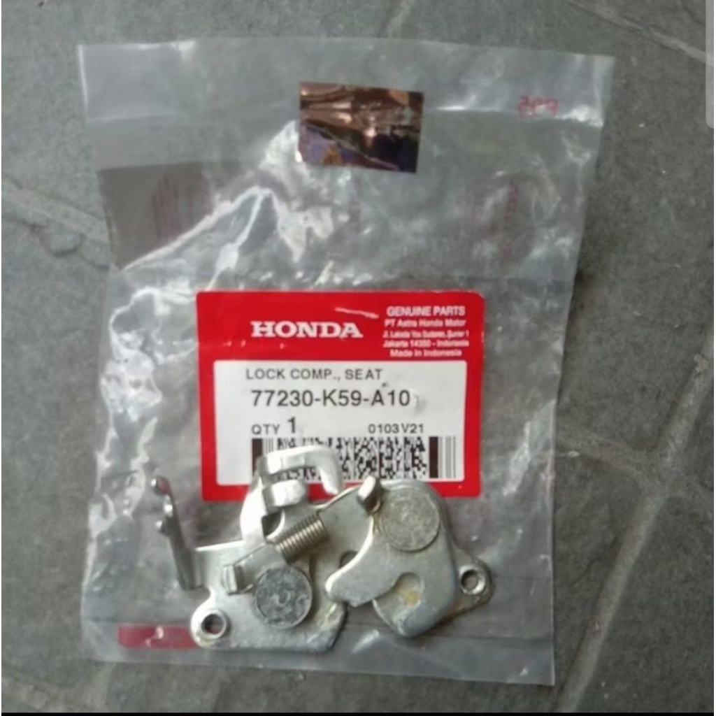 lawan kunci jok vario 125/ 150 led asli 77230k59a10