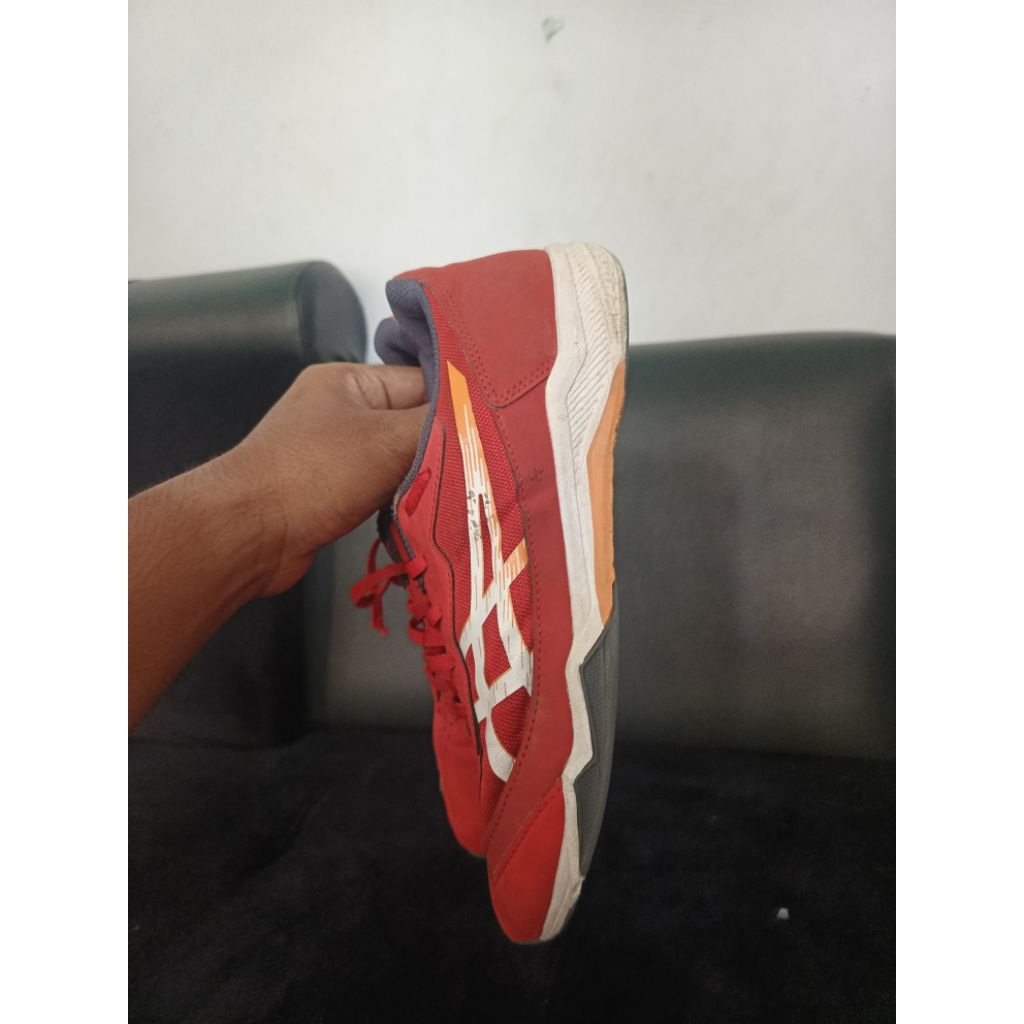 Sepatu Asics Voli
