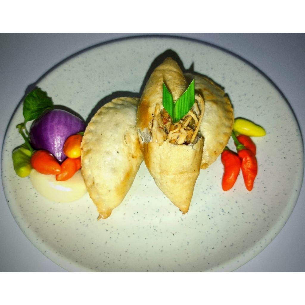 

Cireng isi ayam suwir