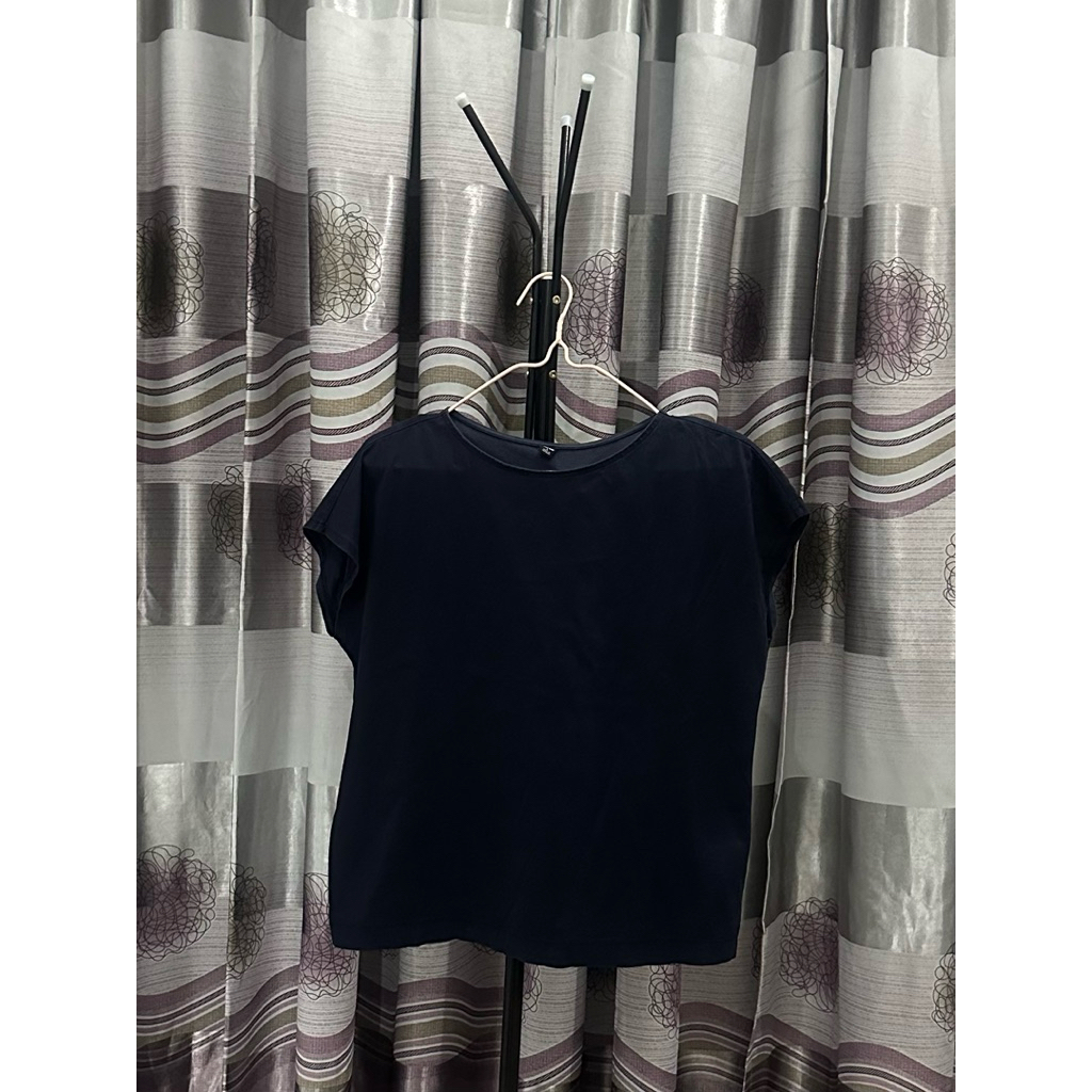 [Preloved] Kaos Blouse Uniqlo Top Big Size Oversize