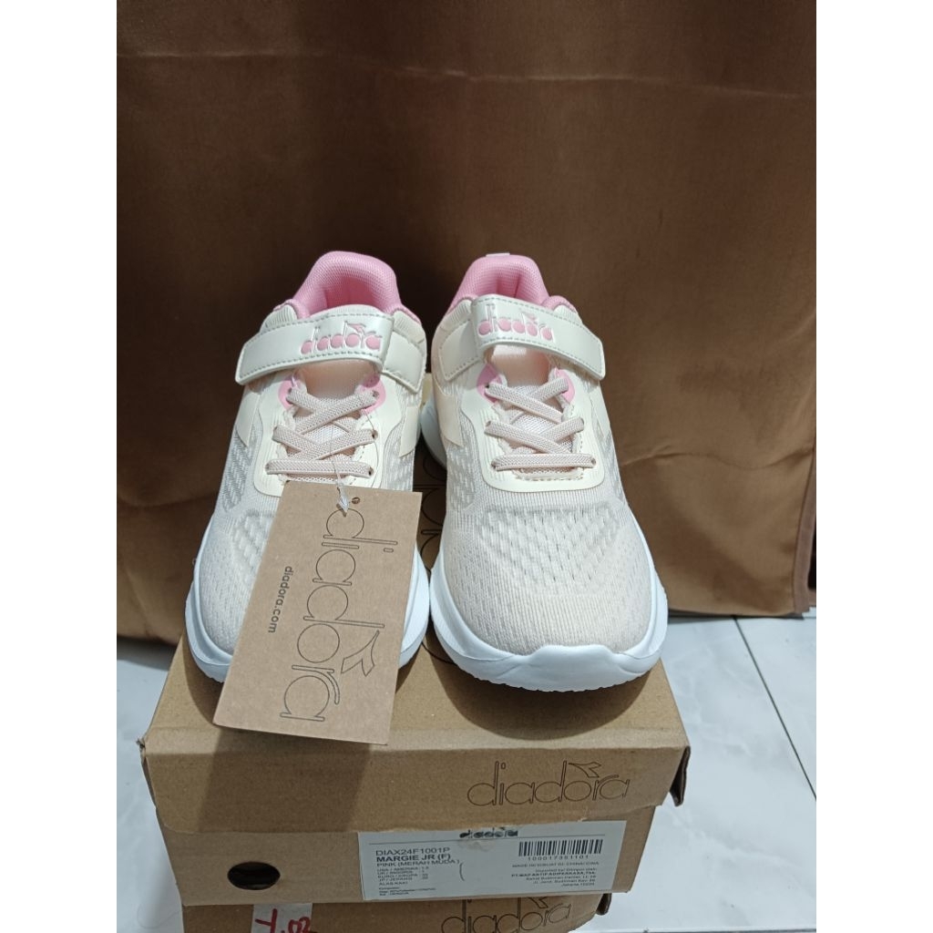 SEPATU ANAK CEWEK DIADORA